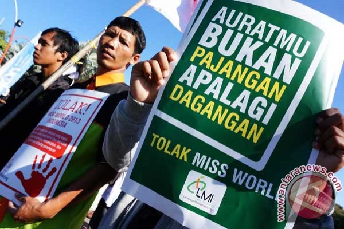 Students oppose Miss World contest in Indonesia