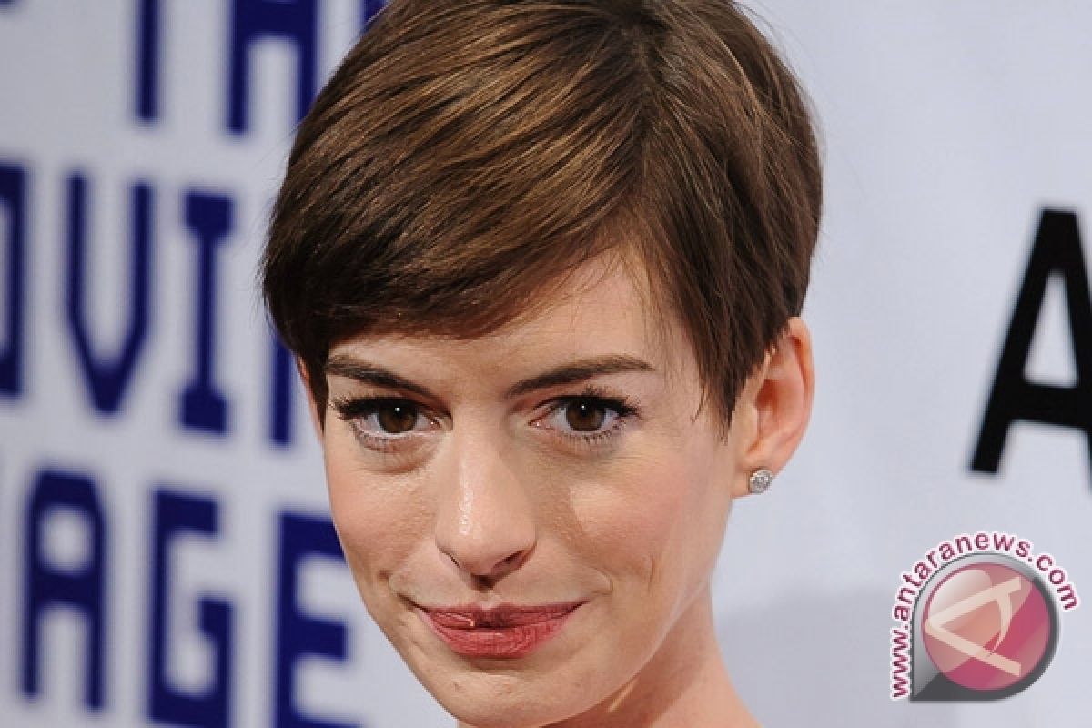 Anne Hathaway bicara soal "Princess Diaries 3"