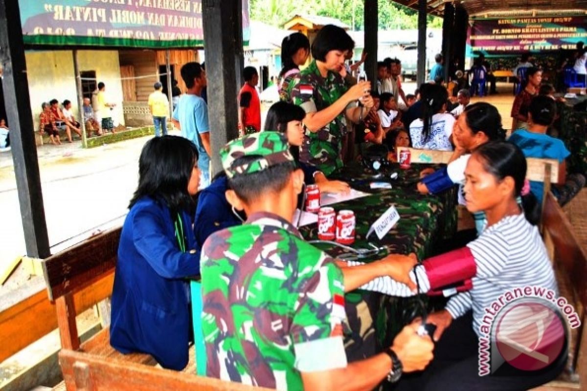 Pamtas Yonif 403 Gelar Pengobatan Gratis di Dusun Serangkang