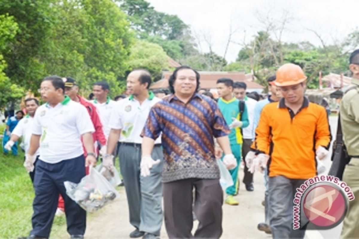 Pemkab Sekadau Canangkan Hari Peduli Sampah