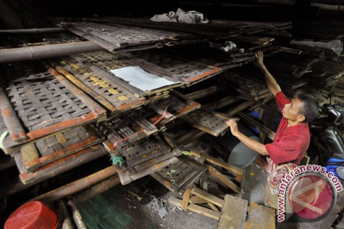 Warteg siasati kelangkaan tempe dengan menu lain