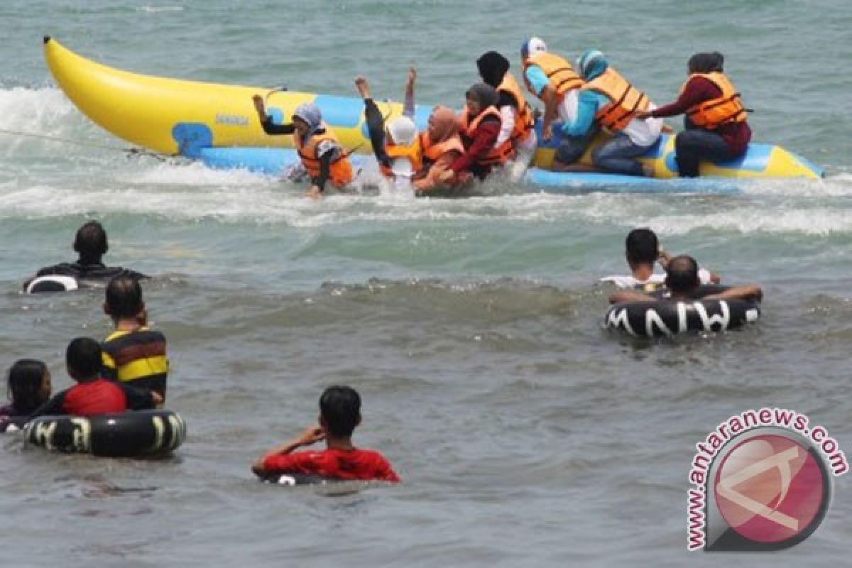 Jalur Labuan Pantai Carita padat kendaraan ANTARA News