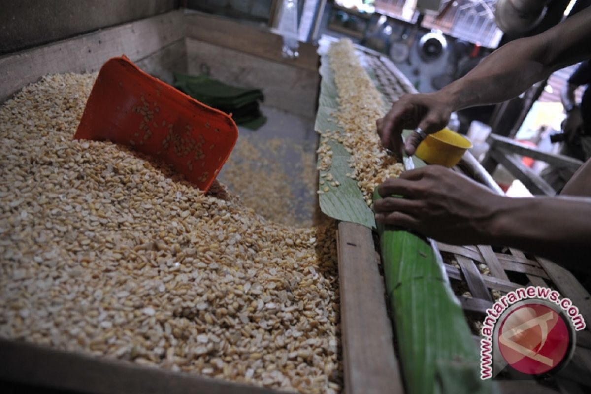 Perajin tempe mogok tetap siapkan produksi