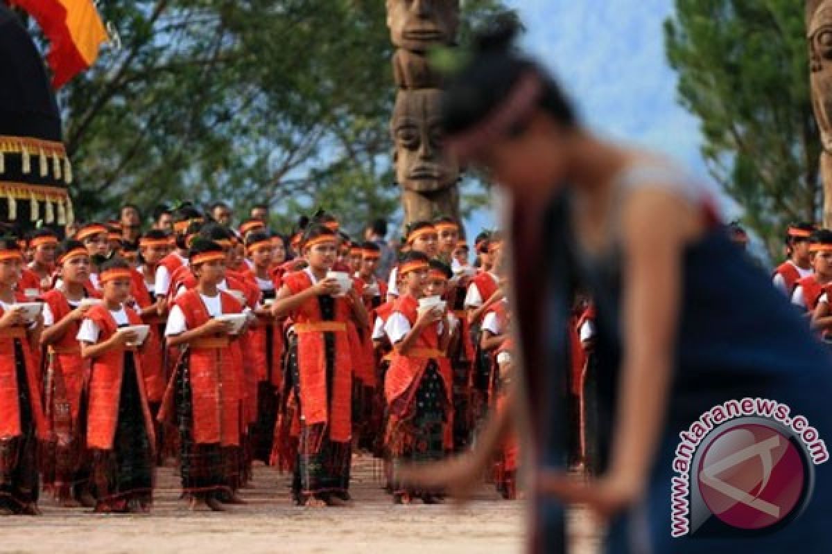 Karnaval ulos akan meriahkan Festival Danau Toba 2014