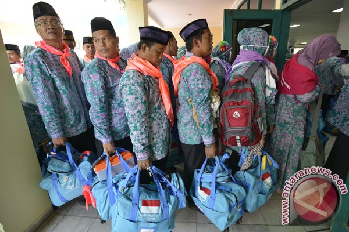 Bupati Cianjur lepas jemaah haji