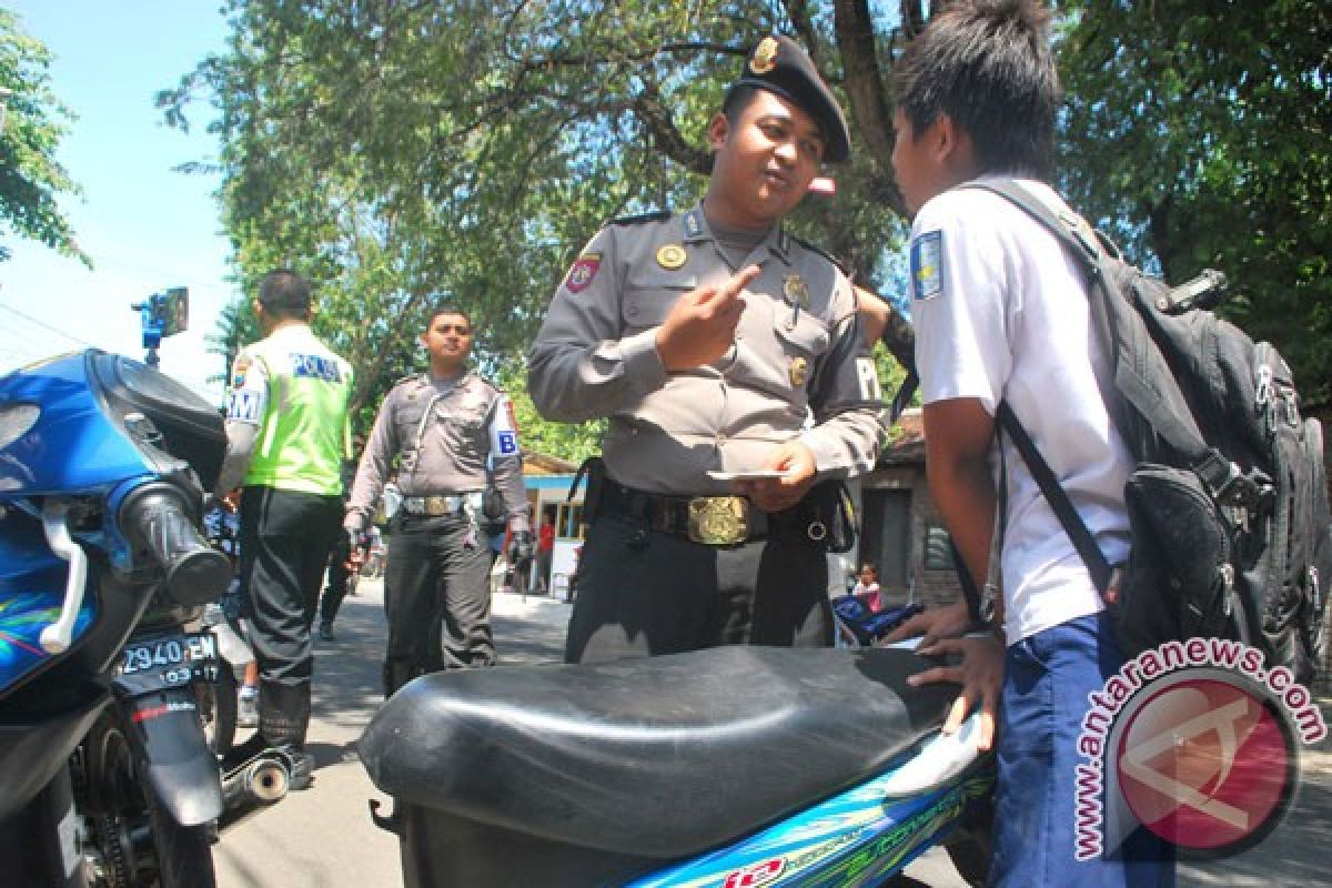 Polisi akui dilematis tilang pelajar berkendara