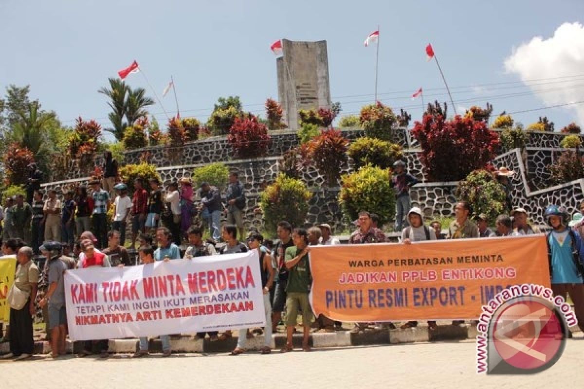 Demo Aliansi Masyarakat Perbatasan di Entikong Berjalan Tertib