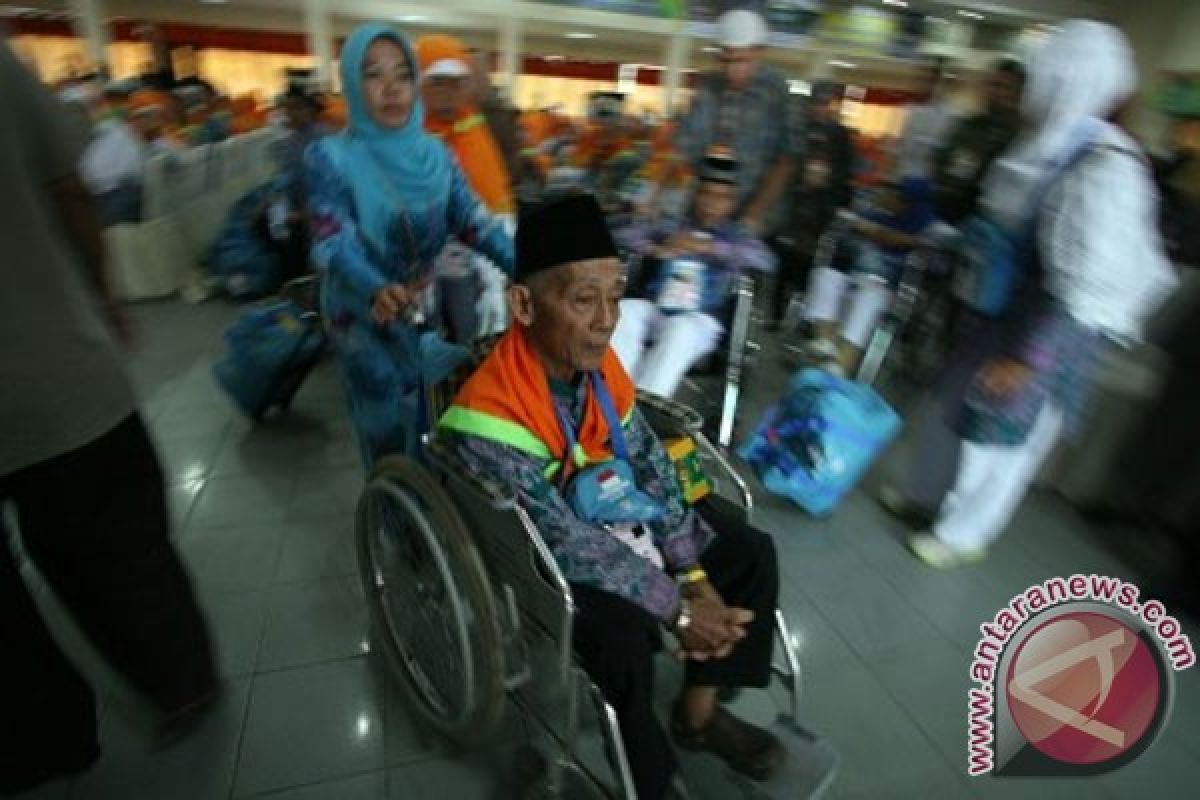 Dini hari tadi Kloter 1 debarkasi Medan tiba di Kualanamu