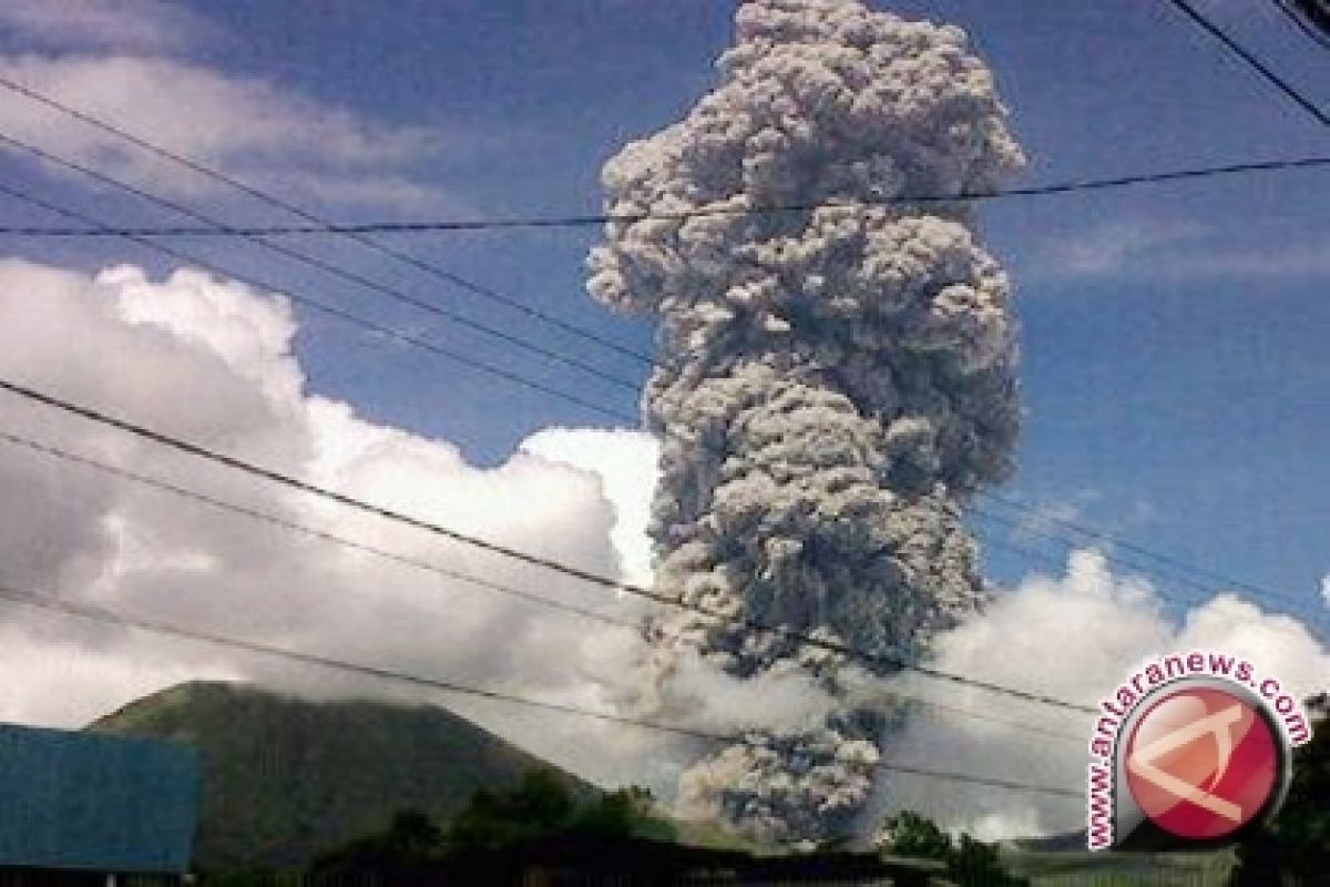 Aktivitas Vulkanik Gunung Lokon Tinggi