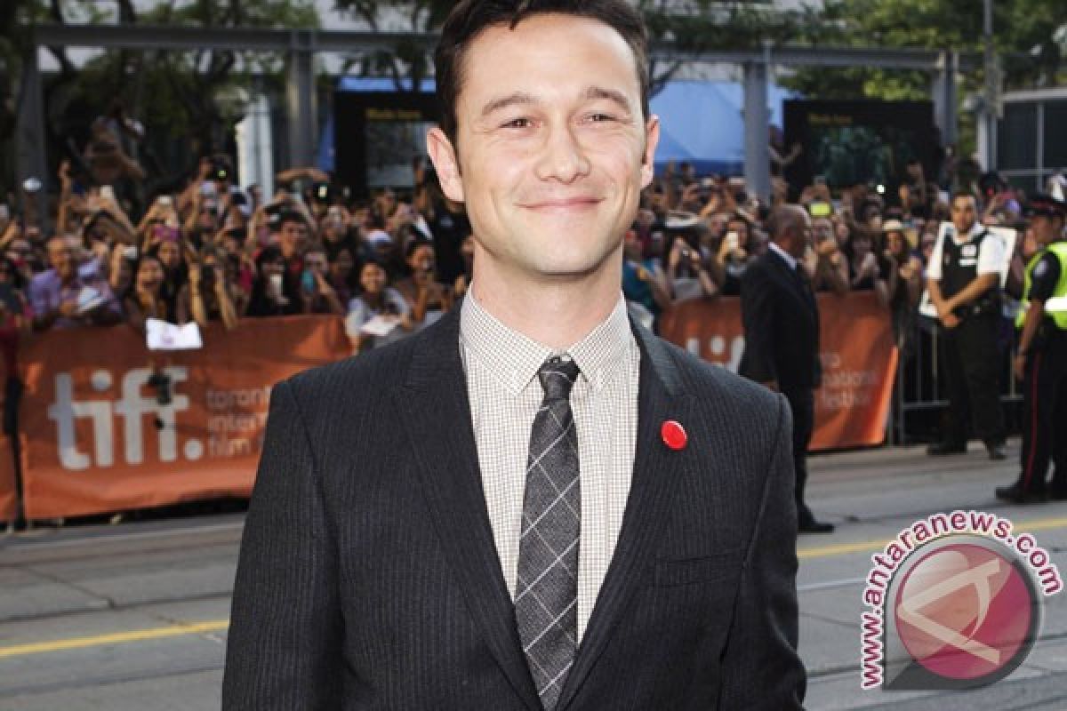 Joseph Gordon-Levitt jadi Edward Snowden di film Oliver Stone