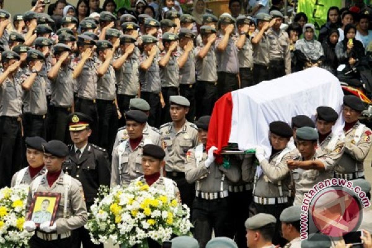 Polisi pakai rompi anti peluru