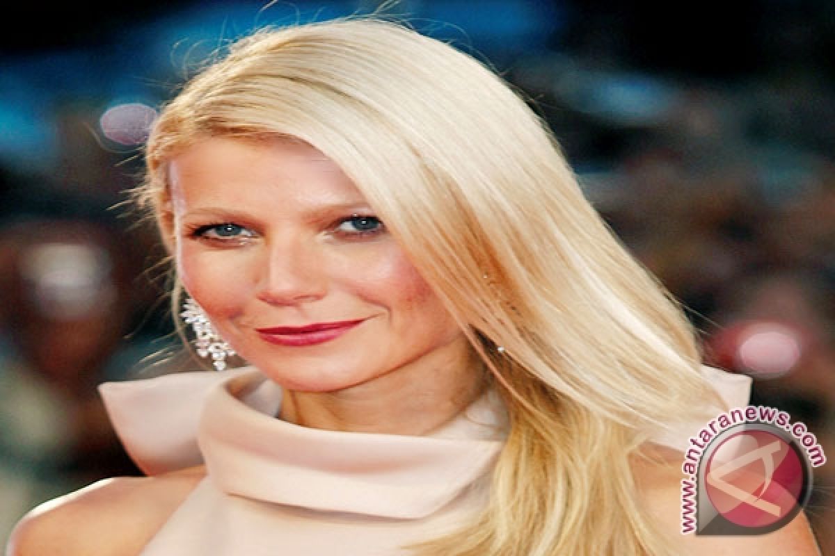 Aktris Gwyneth Paltrow tunda bulan madu