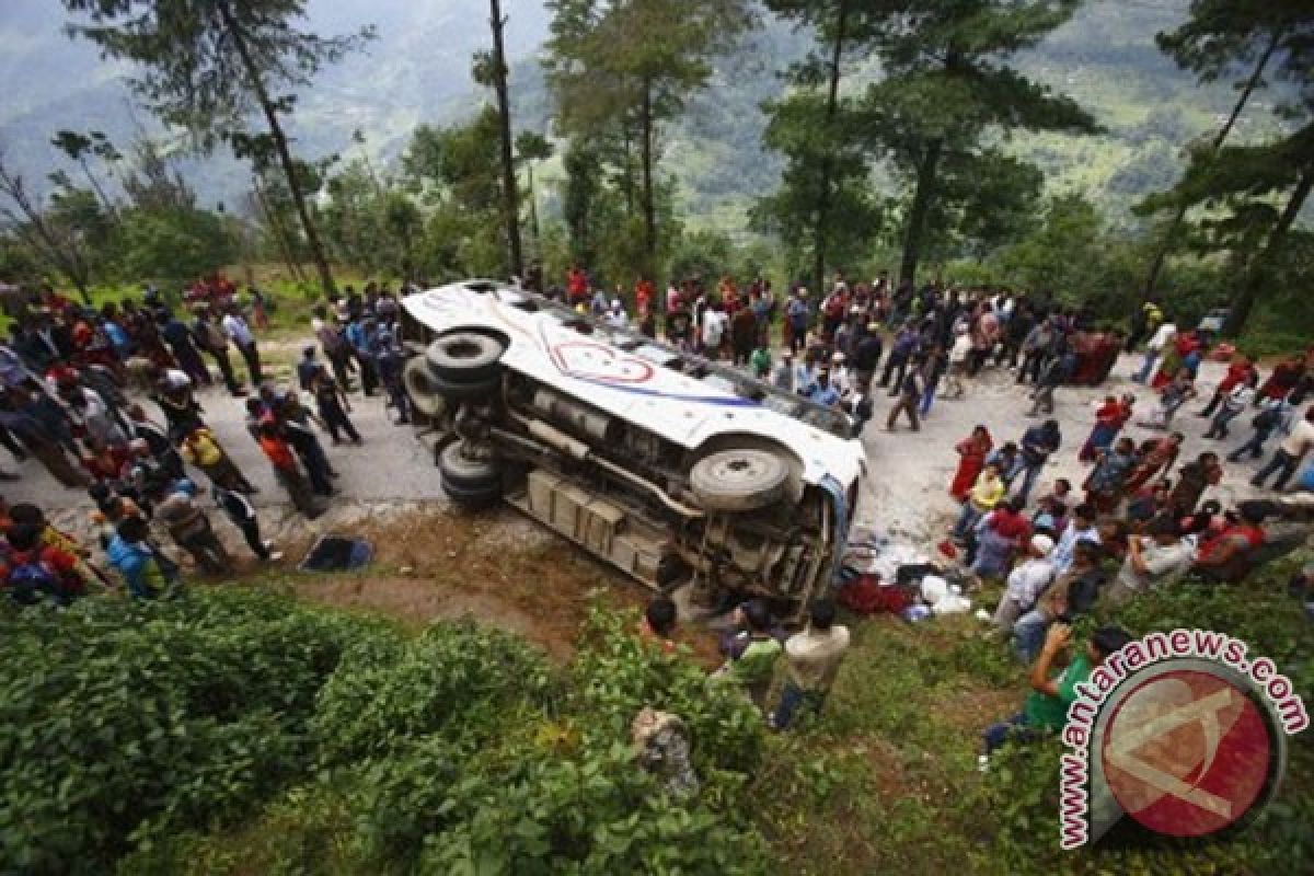 23 orang tewas dalam kecelakaan bus di Thailand