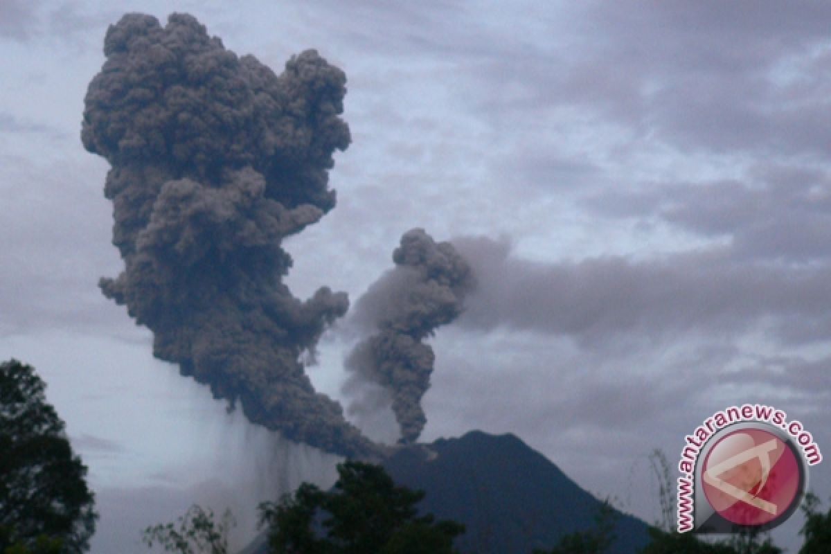 Tiga tewas dan empat kritis akibat erupsi Sinabung