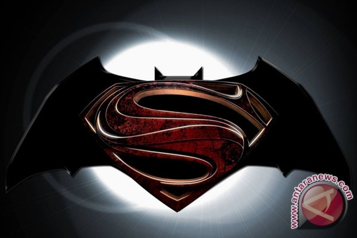 Peluncuran 'Batman vs. Superman' ditunda hingga 2016