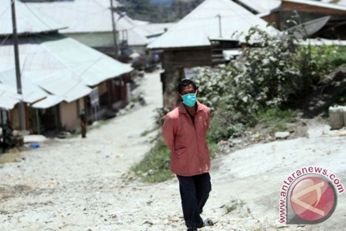 Gubernur Sumut minta pengungsi Sinabung tunggu petunjuk pulang