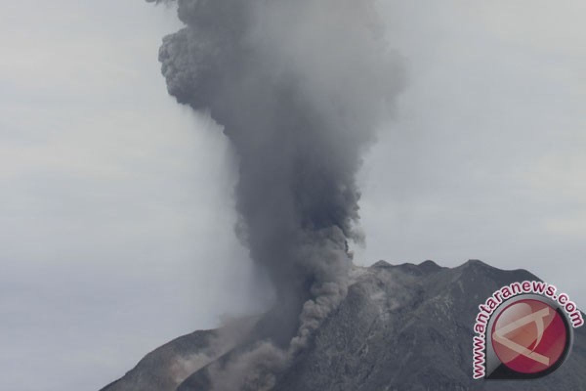 Debu vulkanik Gunung Sinabung sampai ke Berastagi