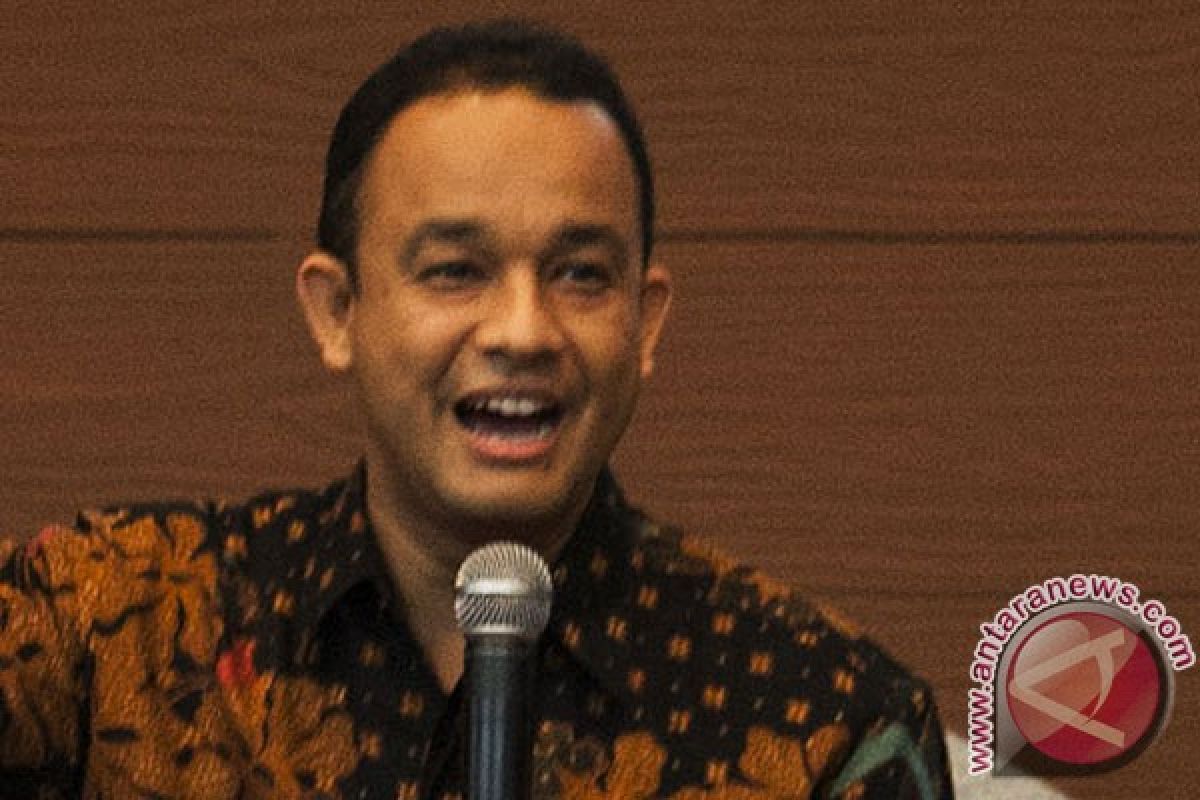 Anies Baswedan: datangi dan cium tangan guru