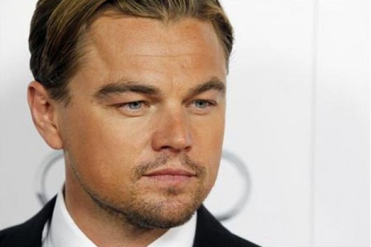 Leonardo DiCaprio mandi matahari di Buzios