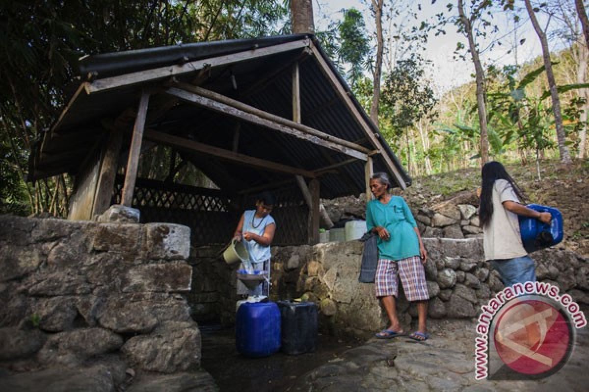 Warga lereng Gunung Ciremai kesulitan air bersih
