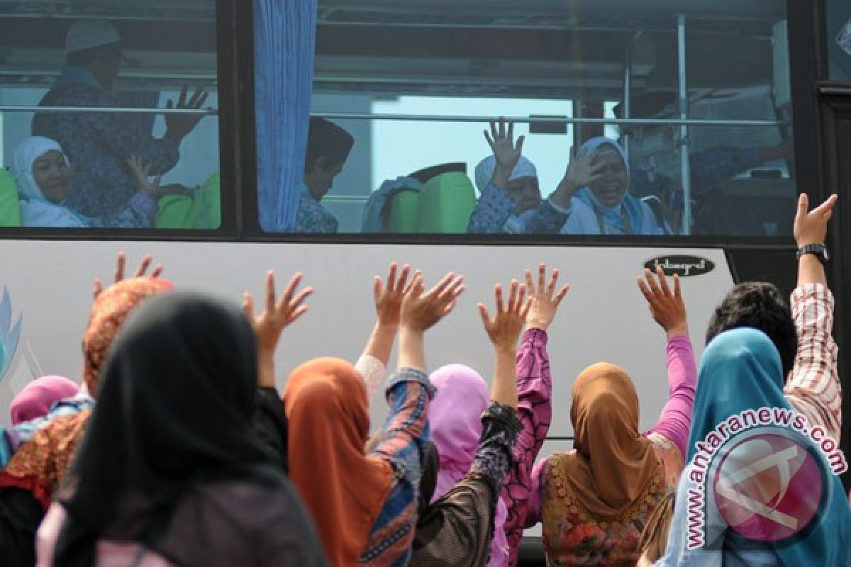 Rumiyem jadi "tamu Allah"  dari jualan lontong