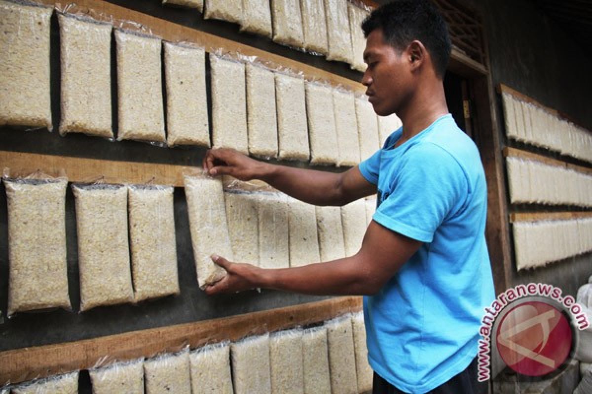 Ratusan perajin tahu tempe di Lebak Banten siap mogok produksi selama tiga hari