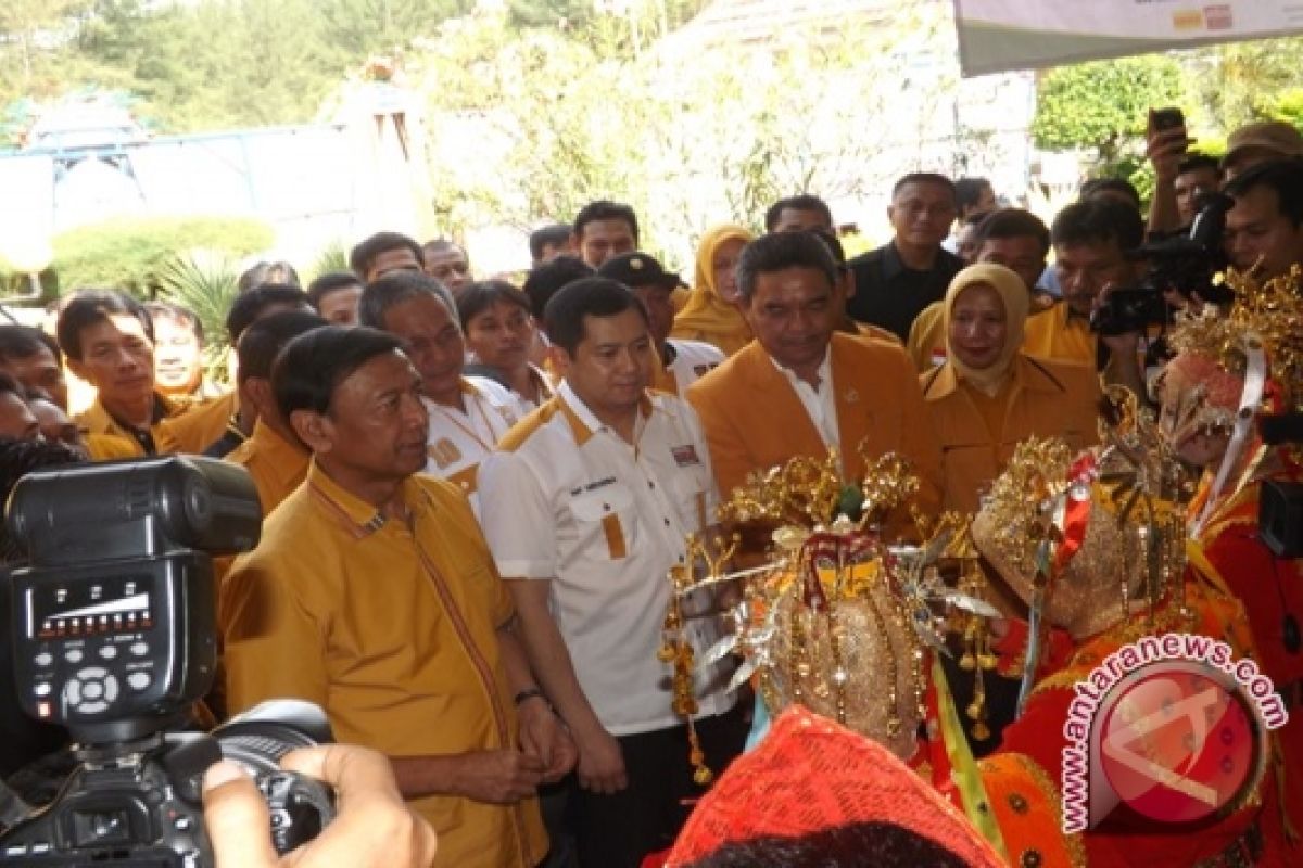Wiranto-HT motivasi caleg Partai Hanura