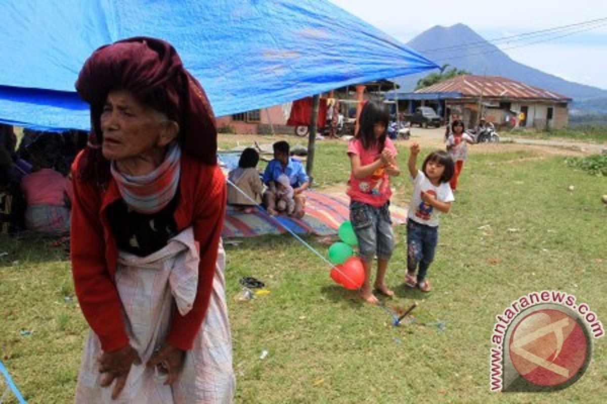 Social ministry`s assistance for Mount Sinabung evacuees continues