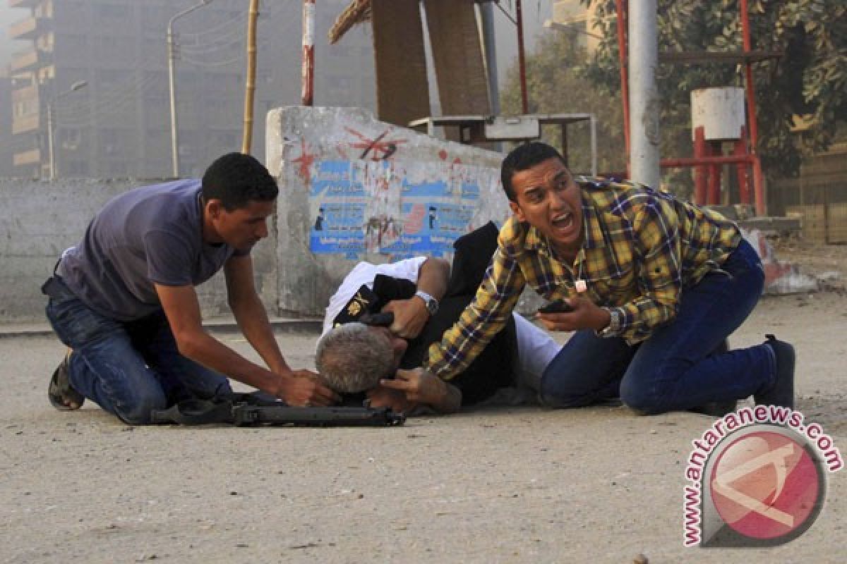 Satu polisi, tujuh tersangka milisi tewas dalam baku tembak di Kairo