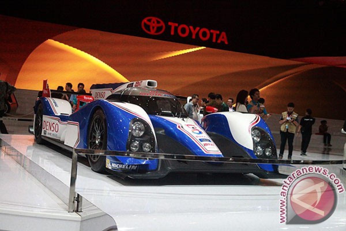 Toyota TS030 mobil balap hybrid ada di IIMS 2013