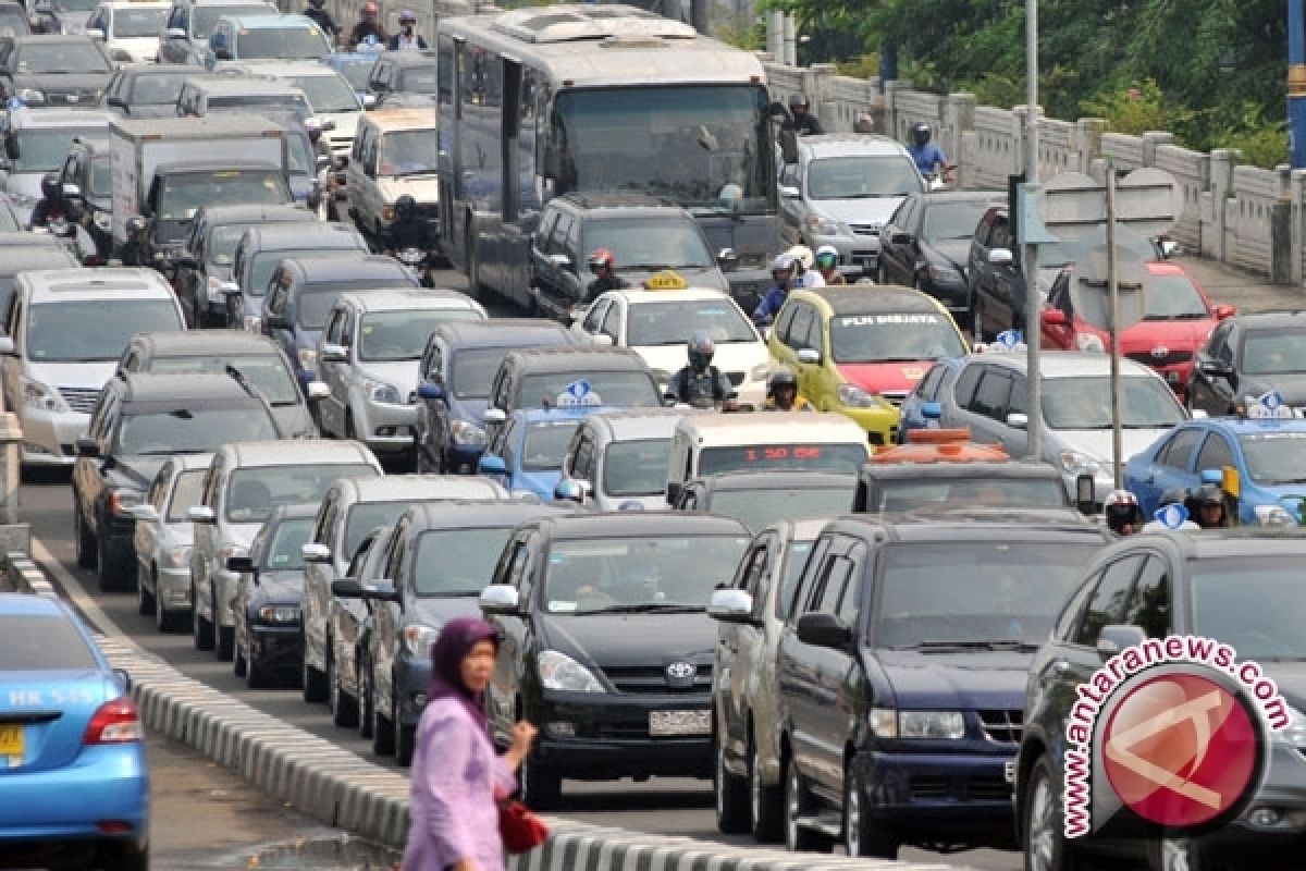 Pembangunan Jalan Tol Tidak Selesaikan Kemacetan