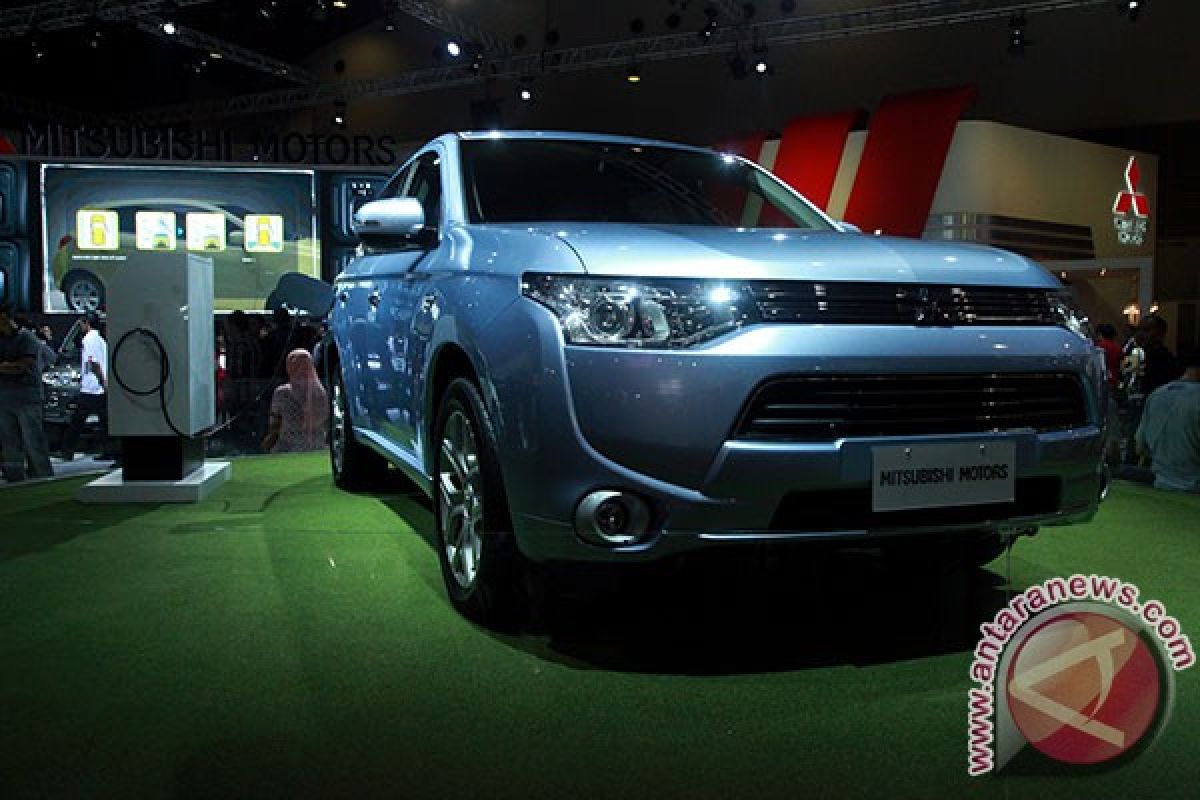 Outlander PHEV sudah laku 4.000 unit di Jepang