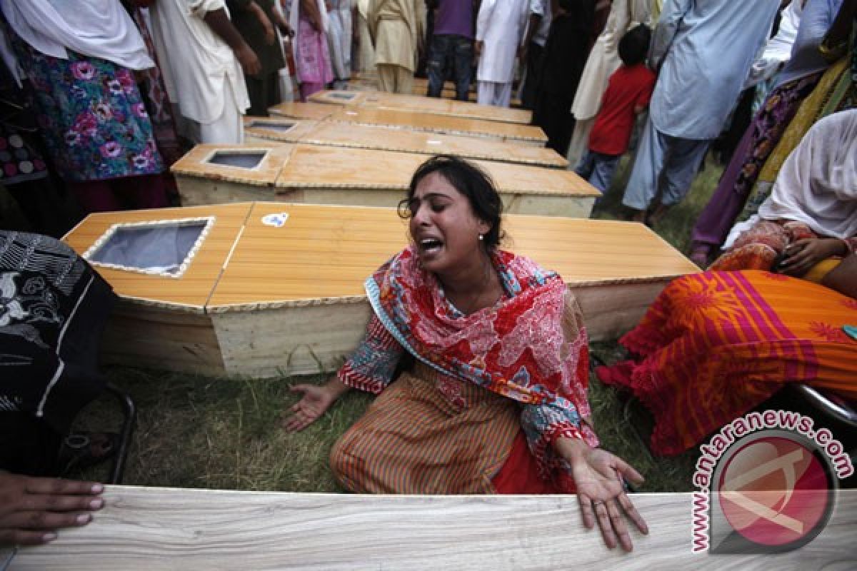 Bom bunuh diri tewaskan 78 orang di luar gereja Pakistan