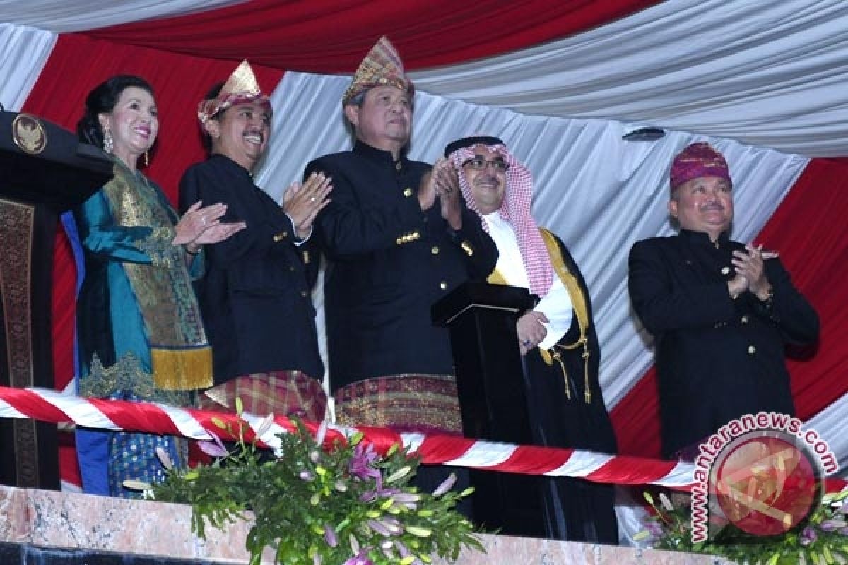 Presiden SBY pimpin apel kehormatan dan renungan suci 