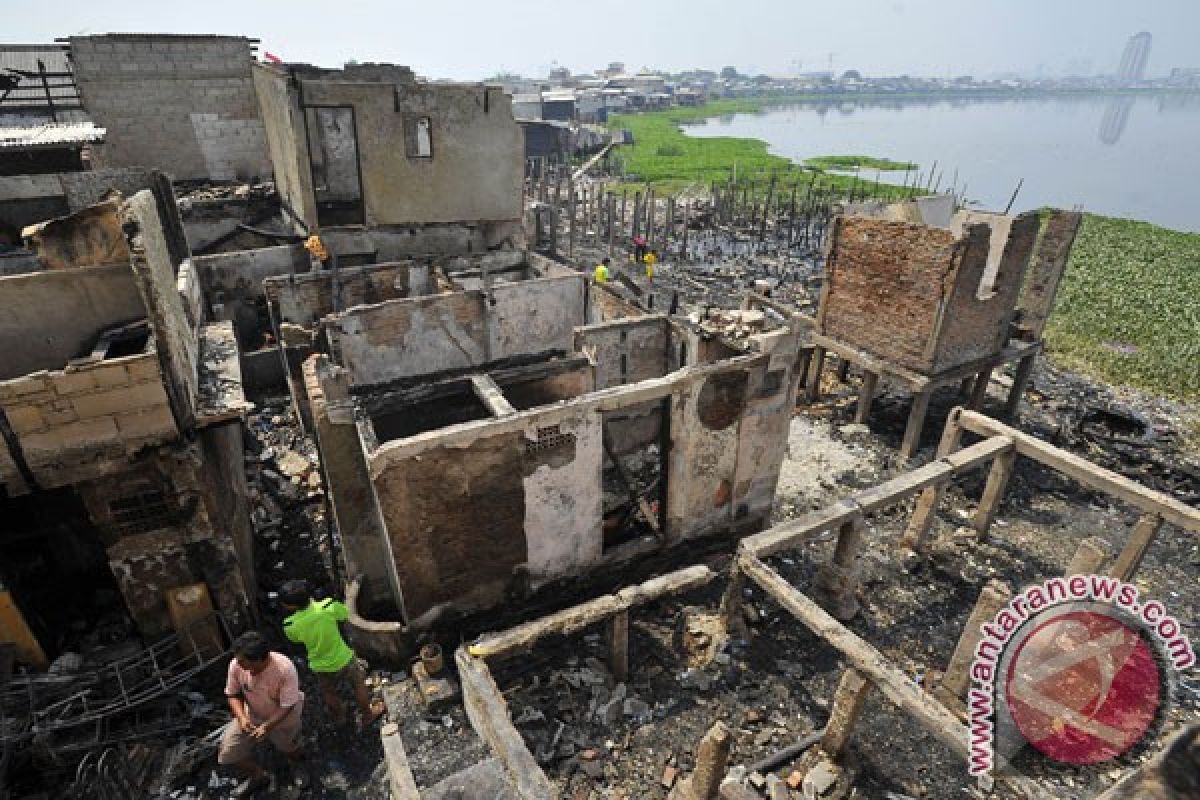 Rumah dan bengkel las di Bojong terbakar