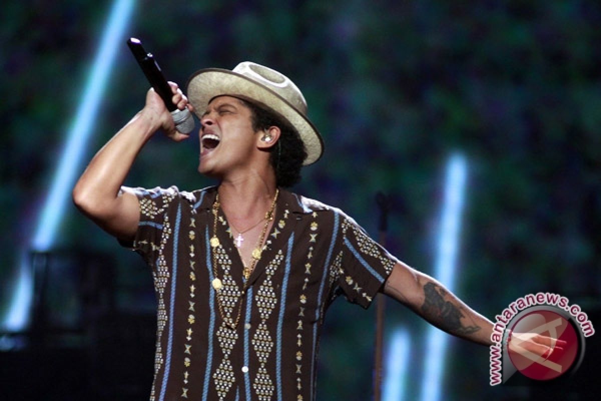 Bruno Mars ikut "carpool karaoke"