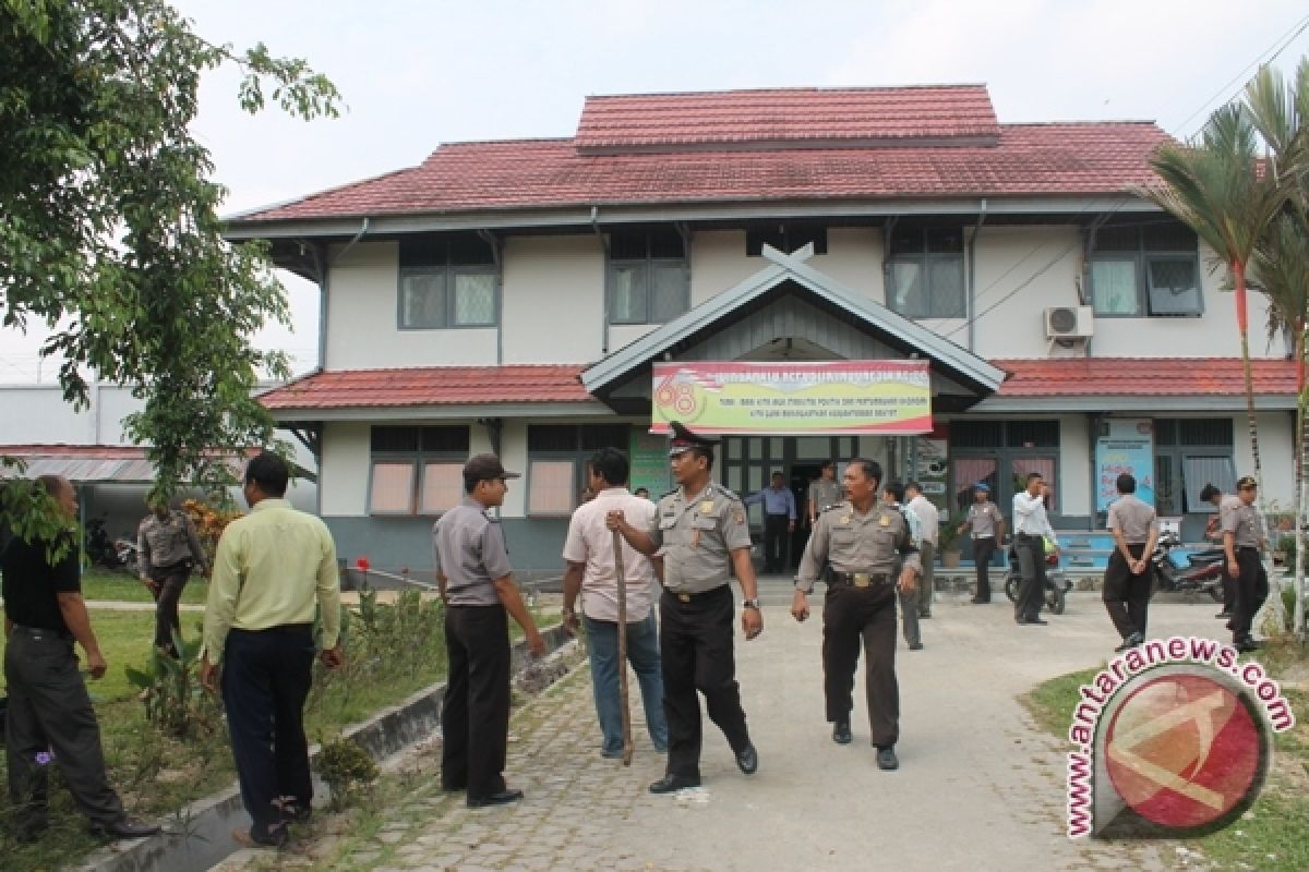 Napi Lapas Sintang Mengamuk, Lempari Batu ke Petugas