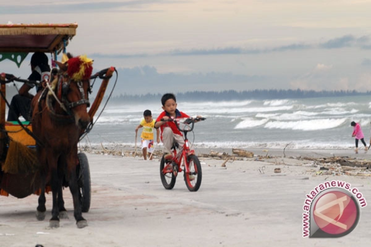 Gubernur pimpin gerakan pungut sampah kawasan wisata