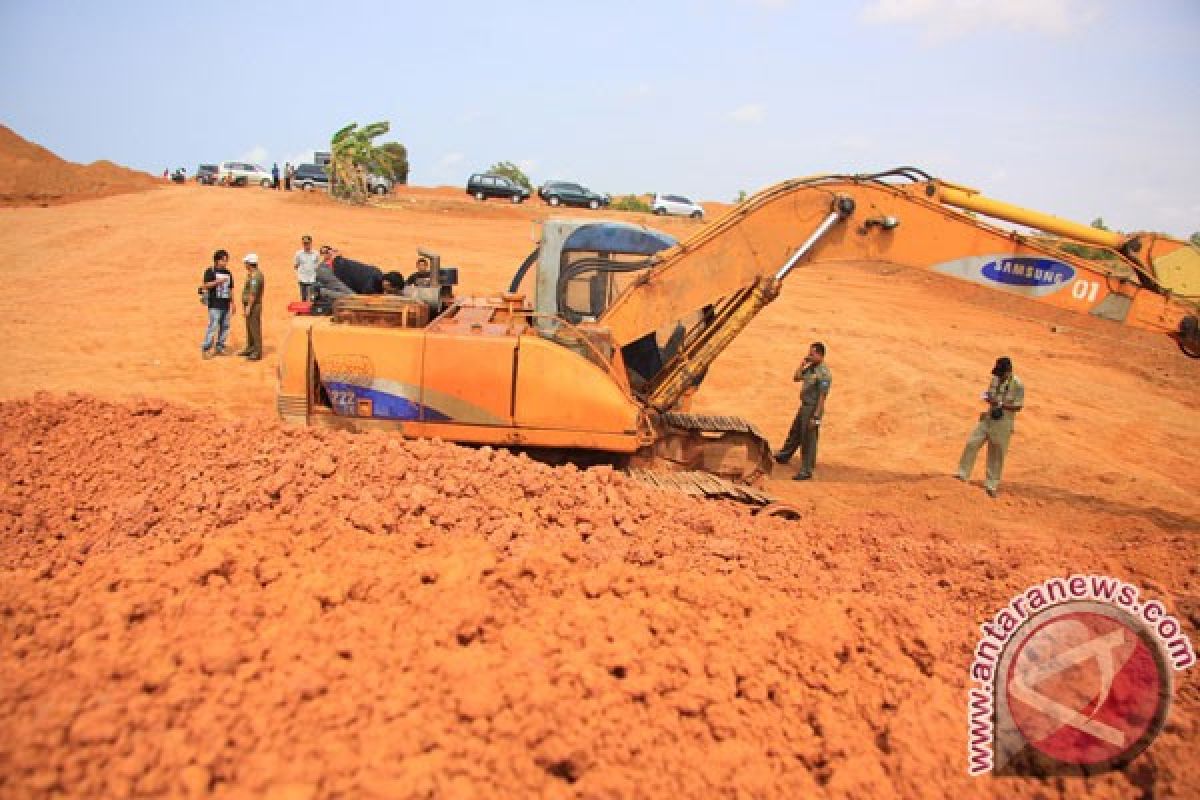 Bauxite mining activities continue despite ban