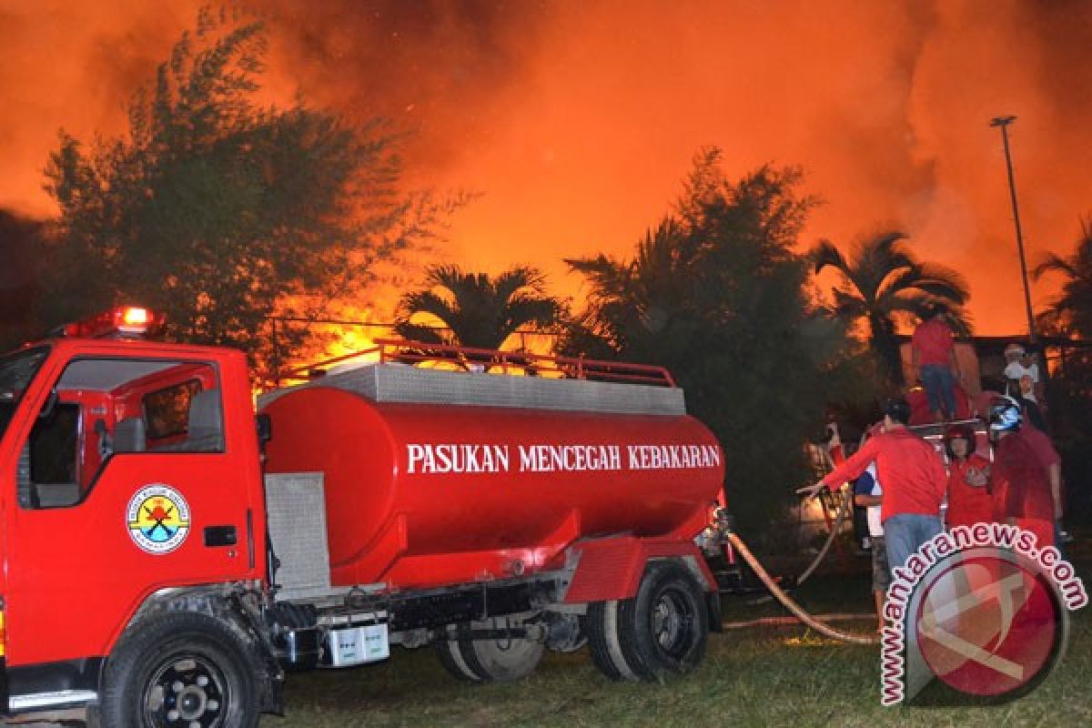 Antar suami naik haji, rumah ludes terbakar