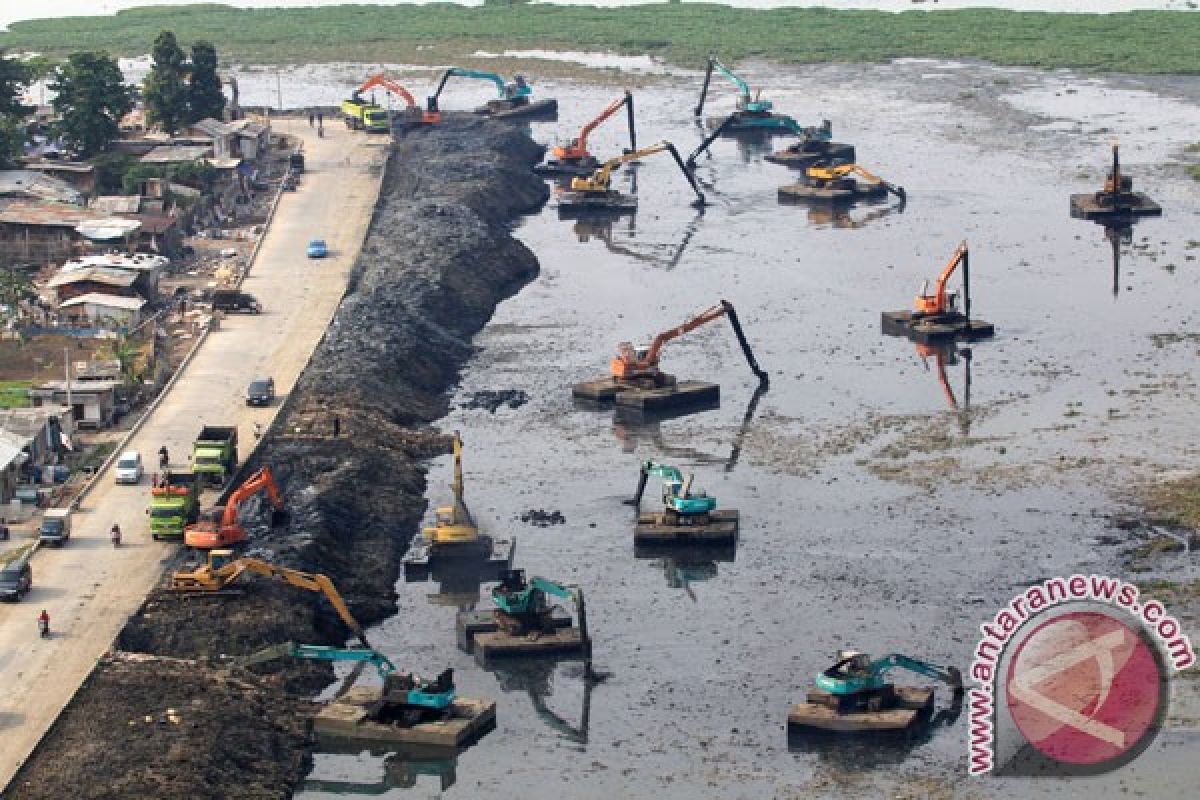 Pengerukan sungai dan waduk di Jakarta hingga Maret 2016