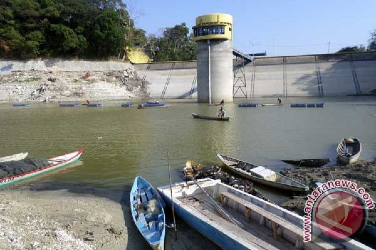 Waduk Pacal Bojonegoro mulai terisi air