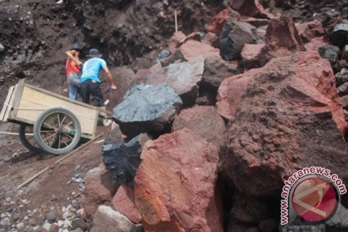 Jalur pendakian Gunung Guntur masih ditutup