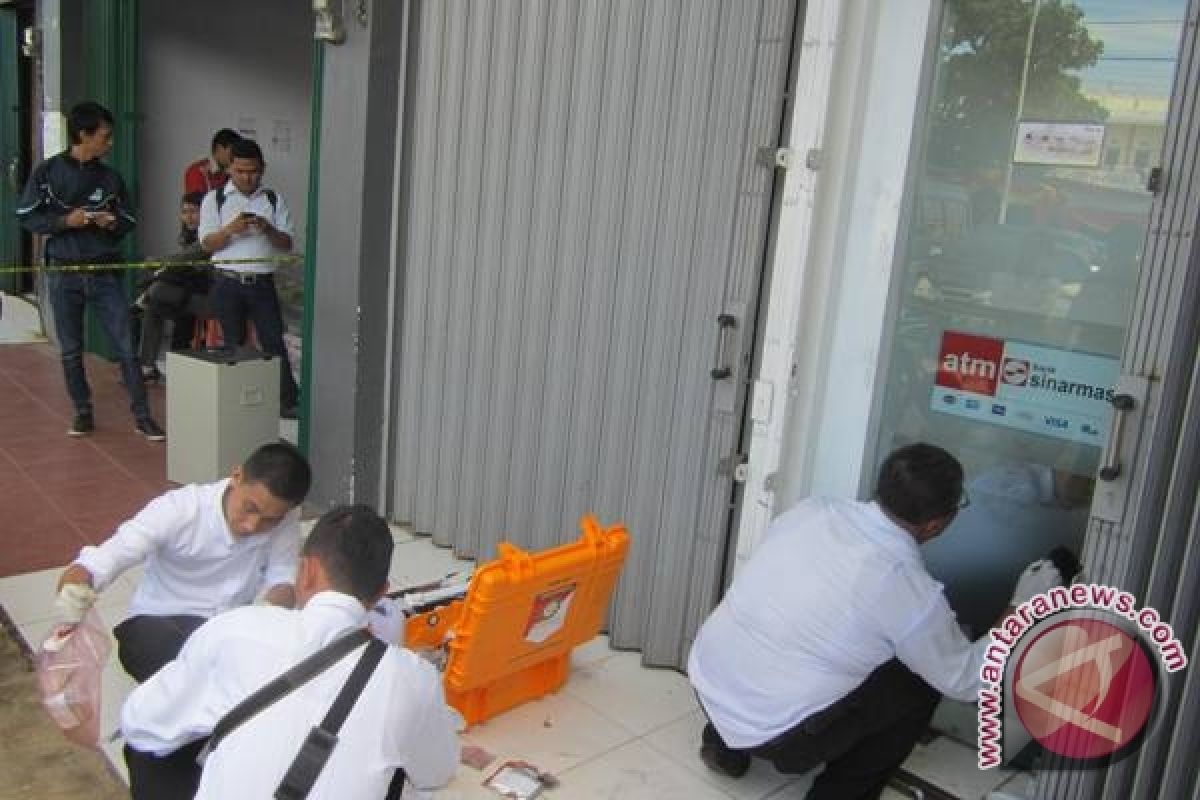 Kawanan rampok bobol ATM bank sinar mas