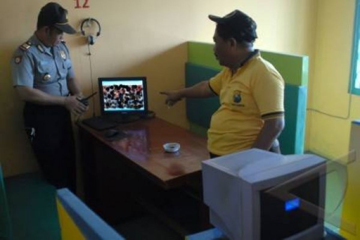Mahasiswa Mesum di Bilik Warnet Kena Razia