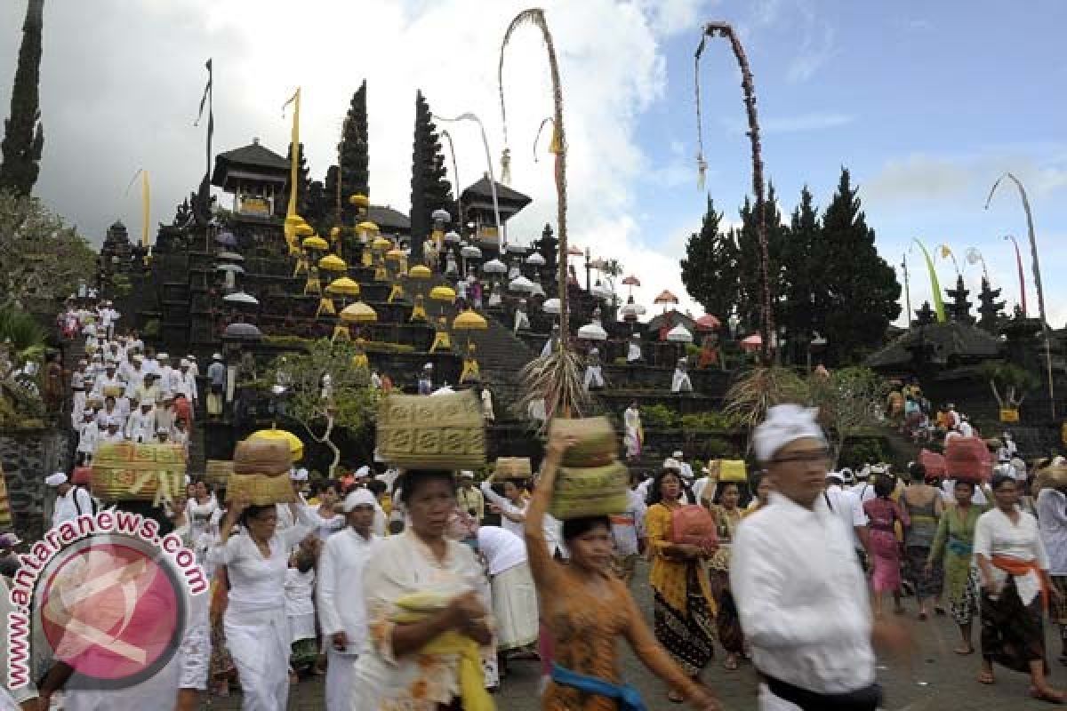 Pemprov Bali Diminta Serius Tata Pura Besakih 