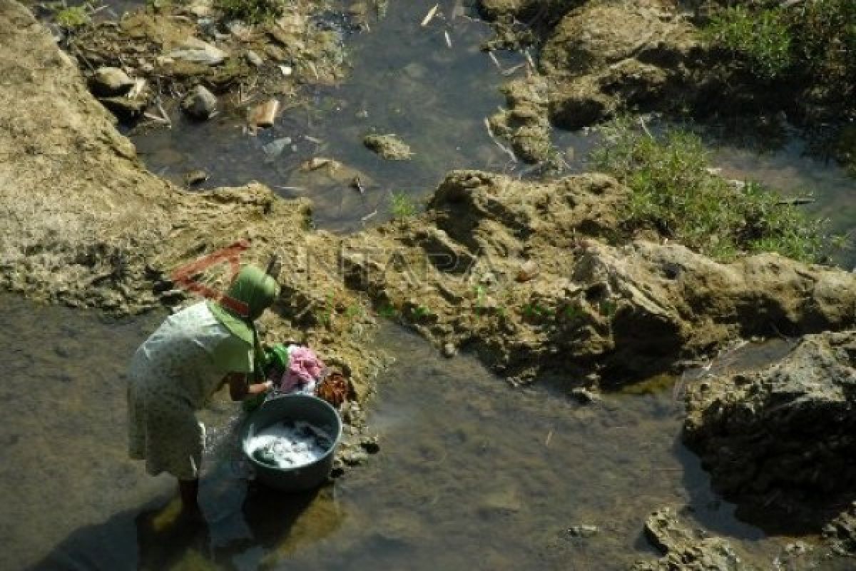 Warga Desa di  Ngawi Kesulitan Air Bersih