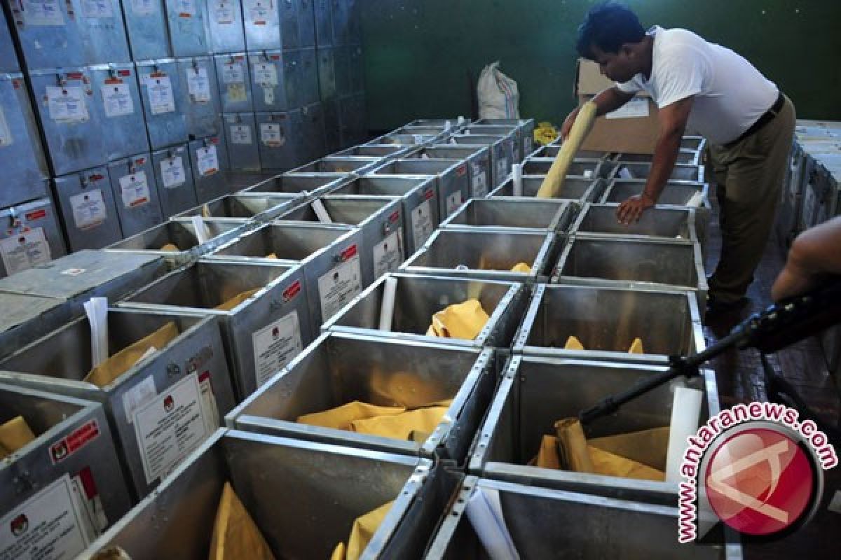 KPU Bekasi distribusikan logistik Pilkada dua tahap