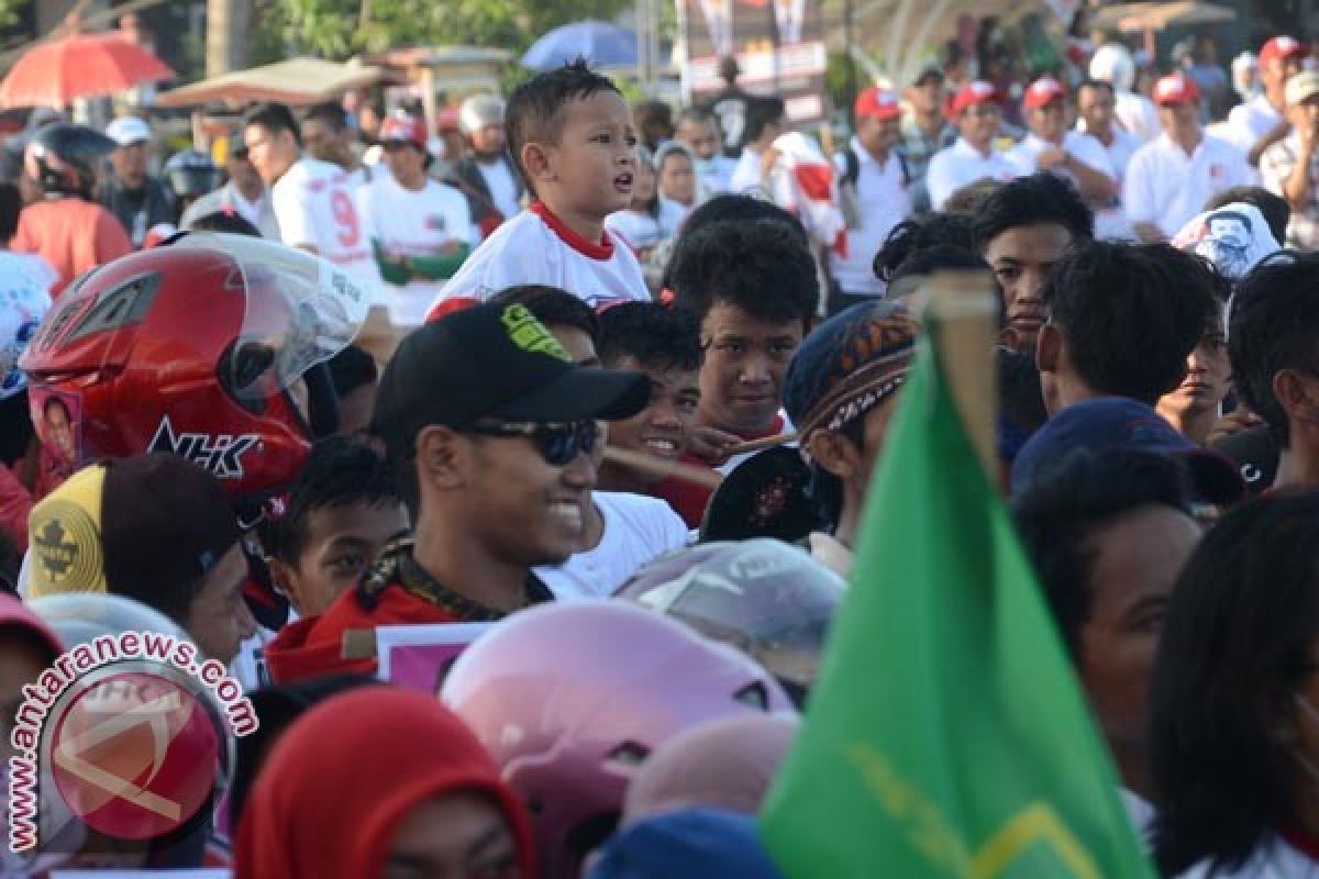 Pasangan Busrah-Irman Libatkan Anak-anak Berkampanye 