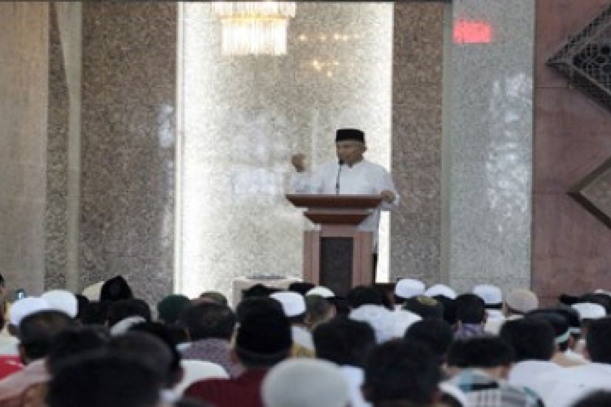 Amien Rais Khatib Jumat/Joko Sulistyo